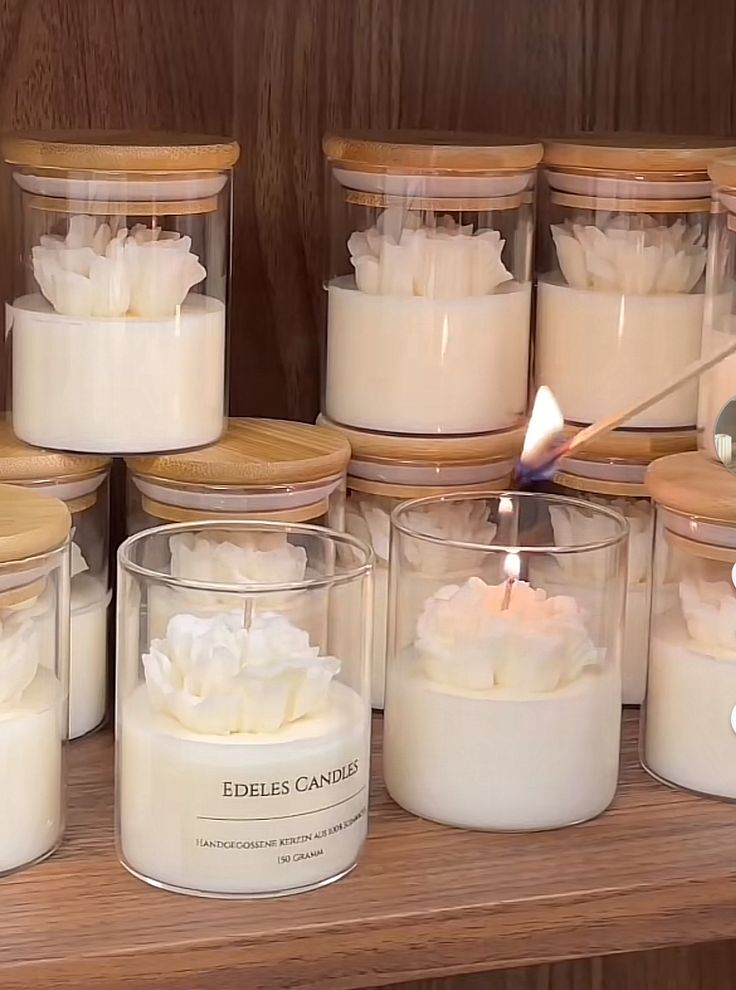 glass jar with bambo lid 8X6 CM - الصورة 3